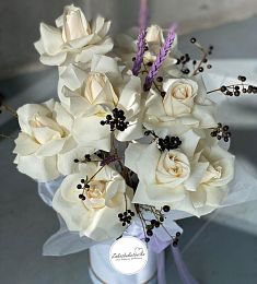 Композиция "Дейнерис" с розами и пшеницей