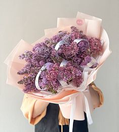 Букет "Таинство любви" из сирени в стильном оформлении