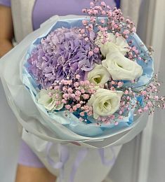 Букет "Мания" из гортензий, гипсофилы и лизиантусов