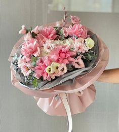 Букет "Ангажемент" из роз, гортензии, калл и лизиантусов