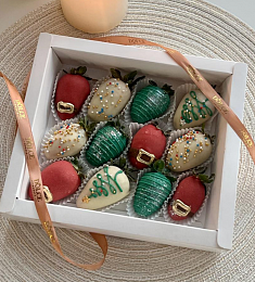 Клубничный бокс "Санта" клубника в итальянском шоколаде