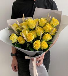 Букет "Жема" из желтых роз и пшеницы