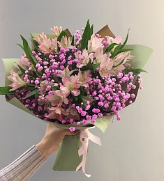 Букет "Летний взлет" из альстромерий и гипсофилы