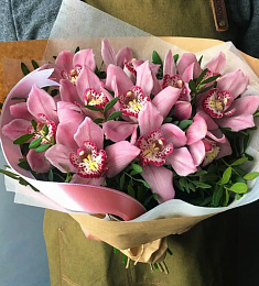 Букет "Фантазия" из орхидеи и фисташки