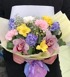 Букет "Милый весенний" из гиацинтов, орхидеи, фрезии и гвоздики