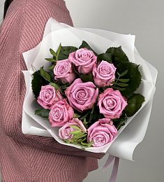 Букет из 9 малиновых роз