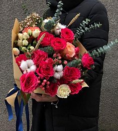 Букет "Симфония Любви" из роз, Гипперикума  и хлопка