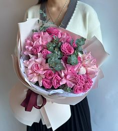 Букет "Звездный свет" из роз и эвкалипта