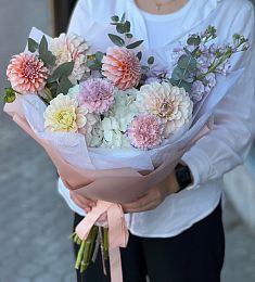 Букет "Кармен" из гортензий, георгин и гвоздик