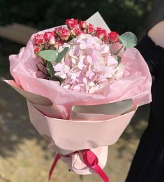 Мини букет "Детская нежность" из роз и гортензий 