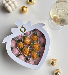 Клубничный бокс - "Клубничка" клбуника в розовом шоколаде