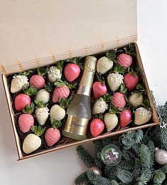 Клубничный бокс "Сладкое сияние" клубника в шоколаде с шампанским