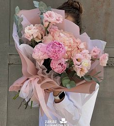 Букет "Розовый мусс" из гортензии, лизиантусов, роз и пионов
