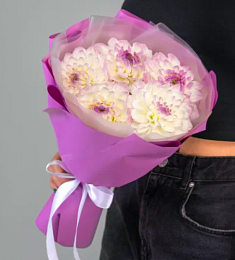 Букет из 5  нежных георгинов