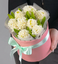 7 гиацинтов в коробке