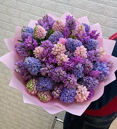 Букет из 51 гиацинта в фиолетовых тонах