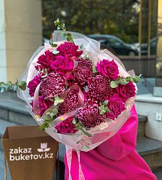 Букет "Страна чудес" из роз и хризантем