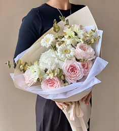 Букет "Глазурь" из роз, гортензий, гербер и эвкалипта 