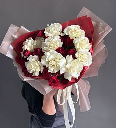 Букет "Энрике" из роз в объемном оформлении