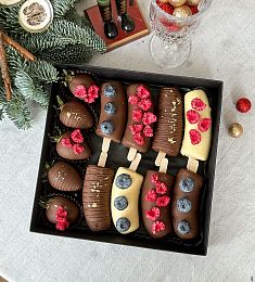 Клубнично-банановый бокс "Соблазн" из бананов и клубники в шоколаде