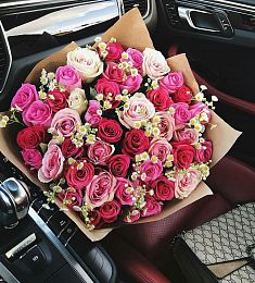 Букет "Кэролайн" из ромашек и роз