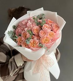 Букет "Айона" из гортензии и пионовидных спрей роз