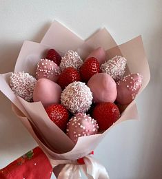 Клубничный букет "ChocoGlow" из клубники в шоколаде и свежих ягод