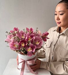 Композиция "Orchidea in box" с орхидеей и ваксом