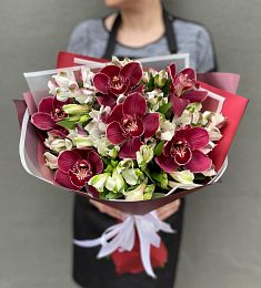 Букет "Шеридан" из альстромерий и орхидей