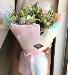 букет "Жемчужина" из лизиантусов и лилий