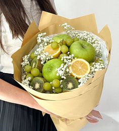 Фруктовый букет "Весеннее Утро" с яблоками, киви, лимоном и гипсофилой