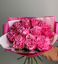 Букет из 11 малиновых пионовидных роз 