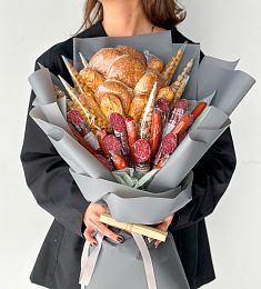 Мужской букет "Boss" из колбасы и орешков