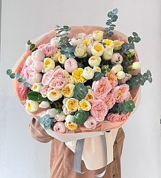 Букет "Мерлин" из спрей роз и эвкалипта