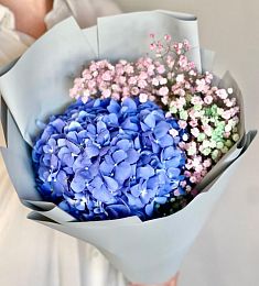 Букет "Эсмир" из гортензии и гипсофилы
