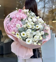 Букет "Амальфи" L с гортензией и лизиантусом