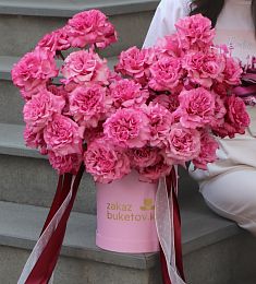 51 роза в коробке