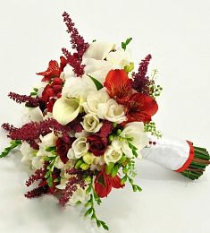 Букет невесты "Пьянящая весна" из астильбы, фрезий, альстромерий и гипперикума