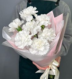 Букет из 7 белых гвоздик