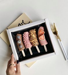 Банановый бокс "Банановый мусс" S 4 банана в шоколаде с ягодами