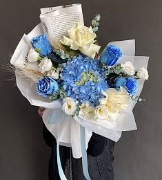 Композиция "Ледяная королева" из гортензии и роз