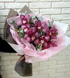 Букет "Дивайн" из орхидей и эвкалипта